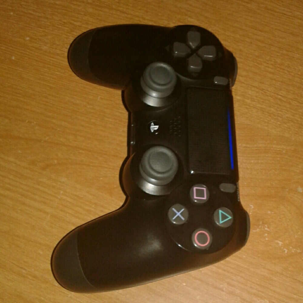 PS4 Controller - Picture 4 of 4
